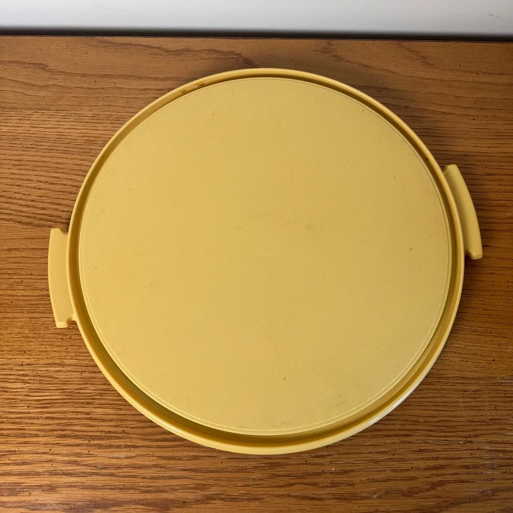 Vintage Tupperware Harvest Gold‎ Cake Taker Carrier 1256-3 Yellow USA Made Retro